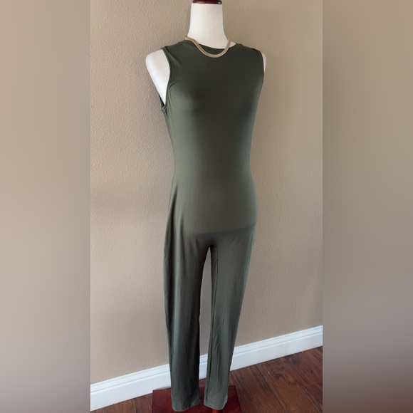 Sleeveless soft jersey stretchy jumpsuit in dark olive - Picture 5 of 8